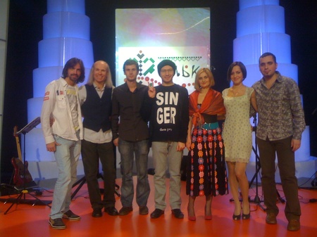 Млада і Денис Повалій з групою Млади 2010